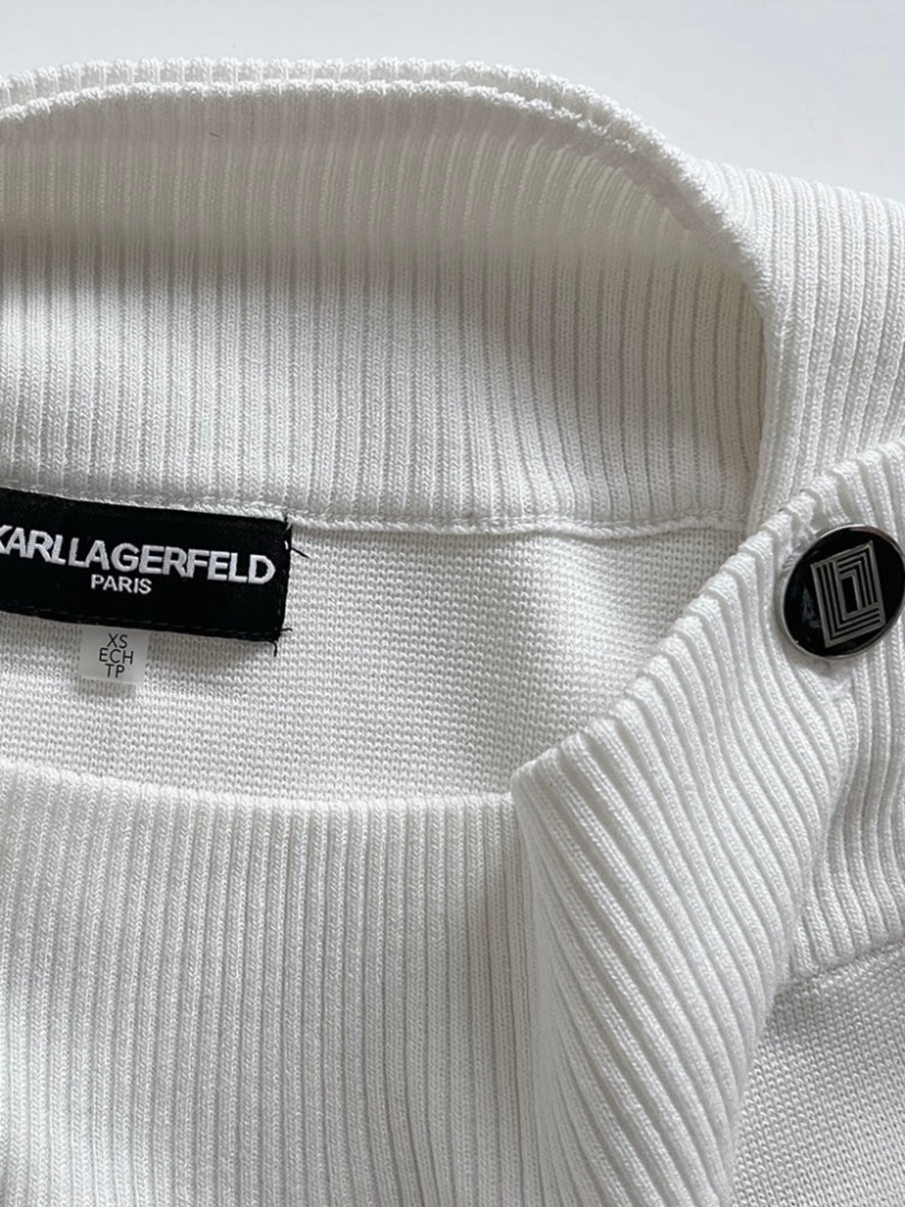 Karl Lagerfeld Paris Women's Black & White Long Sleeve Sweater Size: XS - Picture 7 of 7